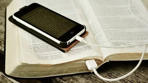 <em>Aplikacija</em> za branje <strong>Svetega pisma</strong>