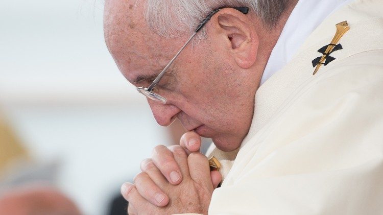 Papež: Na <em>pandemijo</em> odgovorimo <strong>z molitvijo vsega sveta</strong>