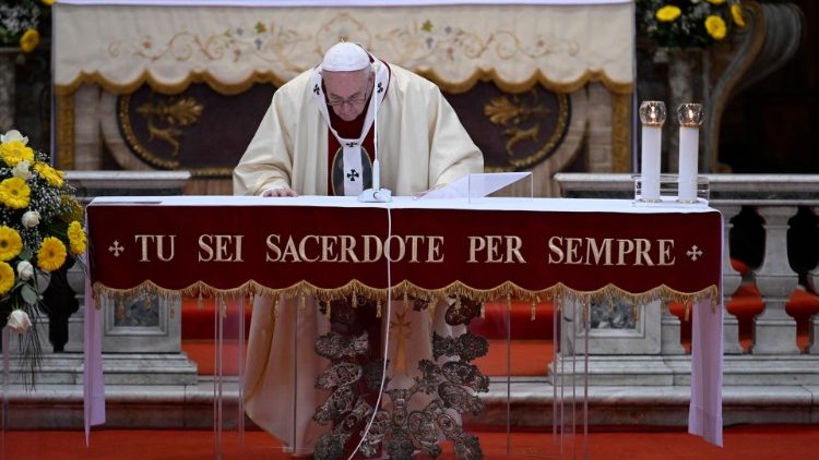 Papež med sveto mašo: <em>Z Gospodom</em> odkrivamo, da <strong>smo dragoceni v teh svojih krhkostih</strong>