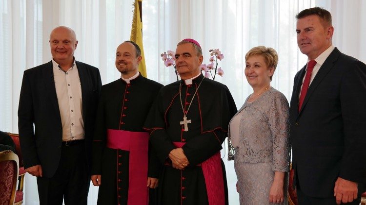 Papež Frančišek msgr. <strong>Mitja Leskovarja</strong> imenoval za <em>apostolskega nuncija v Iraku</em>