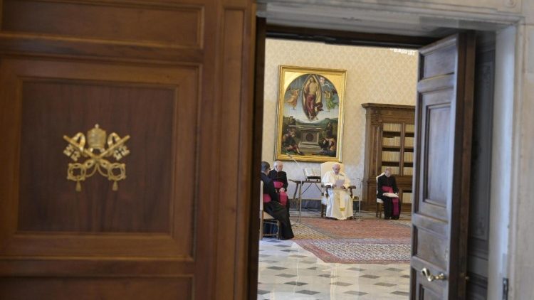Papež med<strong> katehezo</strong>: <em>Prepoznati človeško dostojanstvo v vsaki osebi</em>