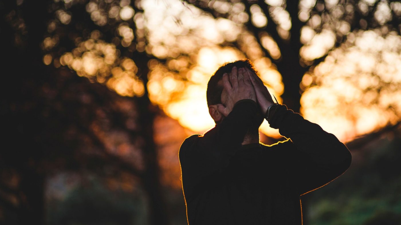 žalovanje francisco-moreno-wuo8KnyCm4I-unsplash Trimesečni program <strong>za žalujoče </strong>preko <em>spleta</em>