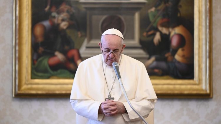 Papež poziva k <em>molitvi</em> za <strong>žrtve terorizma</strong>