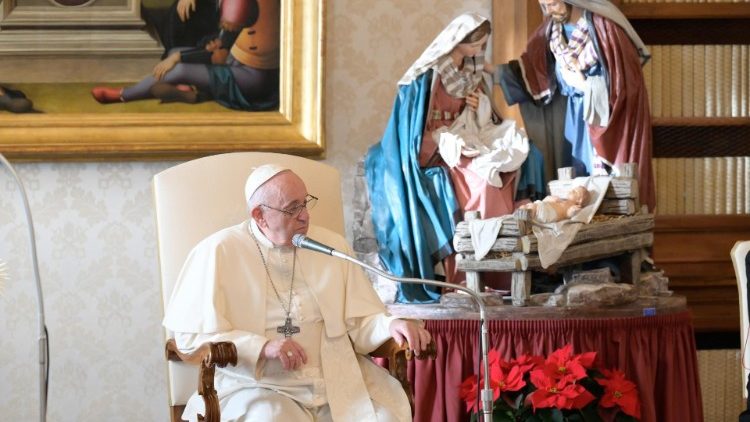 Papež pri katehezi o <strong>božiču</strong>: <em>Jezus v jaslicah nam kaže pot nežnosti</em>