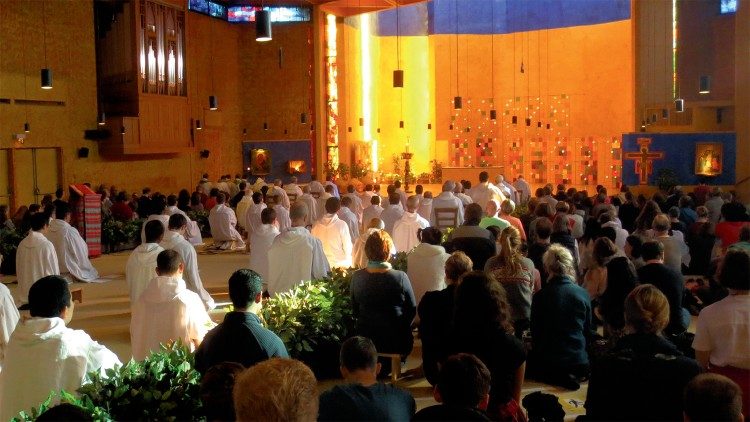 Papež <strong> udeležencem</strong> taizejskega srečanja: <em>Hodite v upanju in pogumno sledite Kristusu</em>