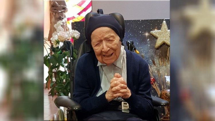 <strong>Sestra André</strong> pri 117-ih letih starosti <em>voščila Radiu Vatikan</em> za 90 let