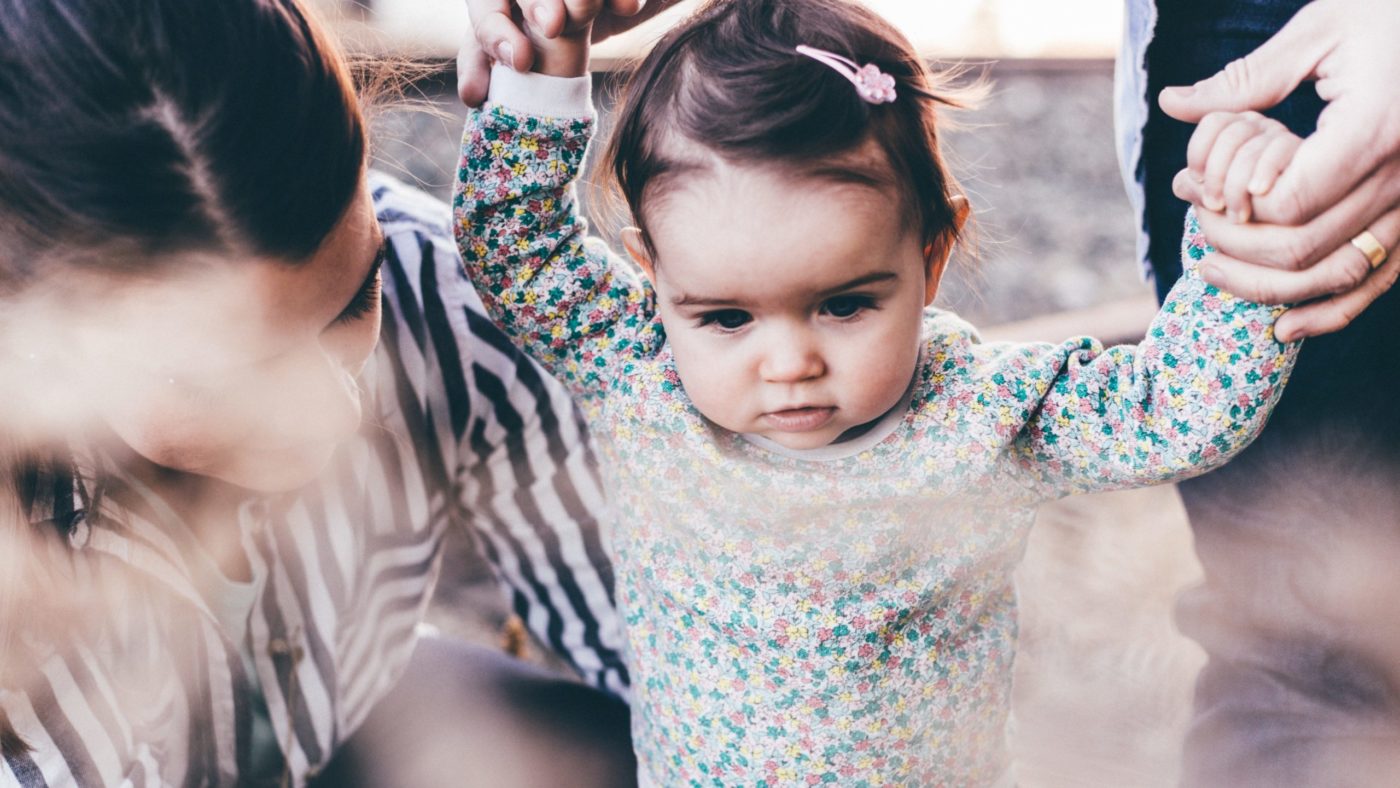 DRUŽINA priscilla-du-preez-3CTufp-cpzo-unsplash Nov pogled na družino <EM>Potopiti se</EM> v <strong>konkretno realnost družin</strong>