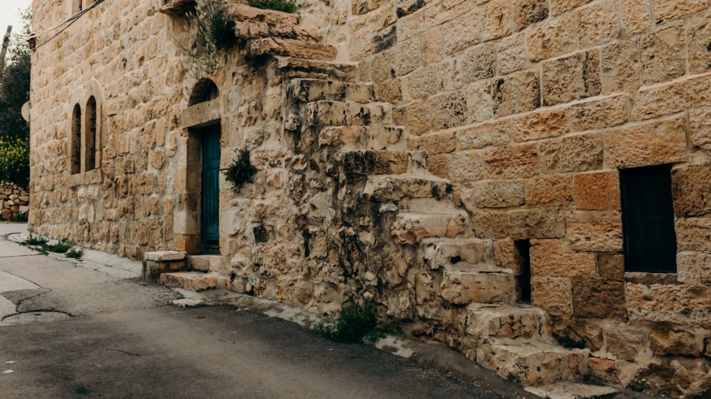 laura-siegal-ZQ9Ppuf2RzM-unsplash <strong>Nabirka</strong> za Sveto deželo: <EM>Pomagajte nam pomagati</em>