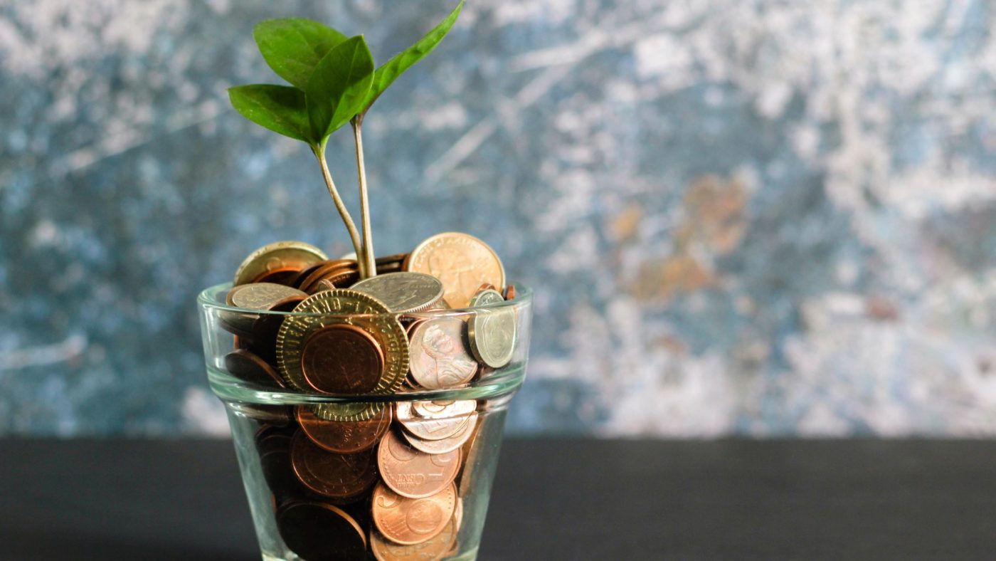 micheile-henderson-ZVprbBmT8QA-unsplash Papež: Oblikovati <strong>prihodnost</strong>, kjer finance služijo <em>skupnemu dobremu</em>