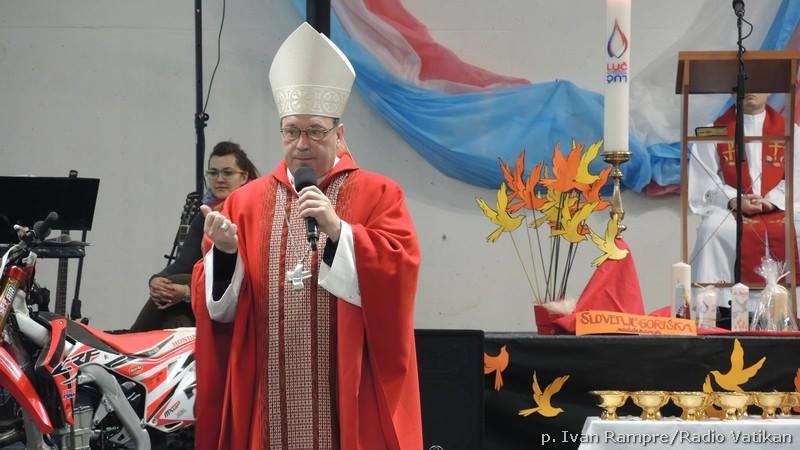 Nadškof Cvikl na <strong>večeru slovenskih krščanskih izročil </strong><em>na Brezjah</em>