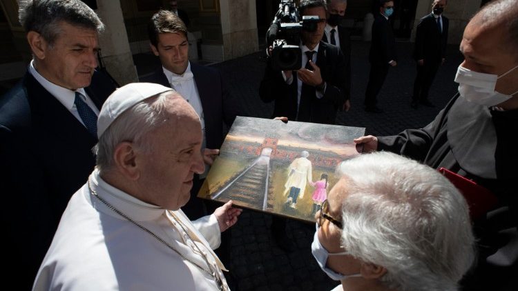<strong>Papeževo srečanje z Lidio</strong>, ki je kot triletna deklica <em>preživela Auschwitz</em>