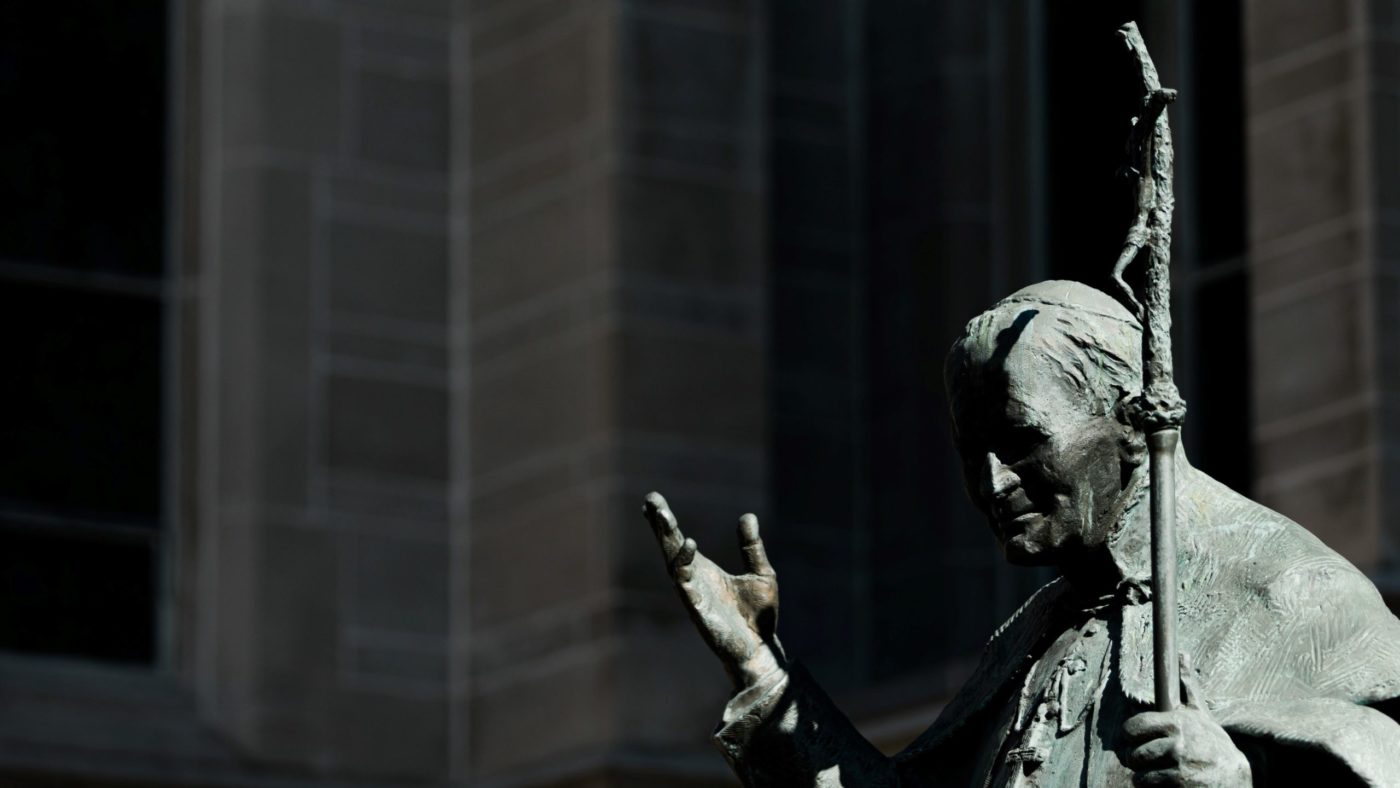 grant-whitty-GgtDs5ZUUOA-unsplash Frančišek: <strong>Naše življenje in zgodovina sveta</strong> sta <EM>v Božjih rokah</EM>