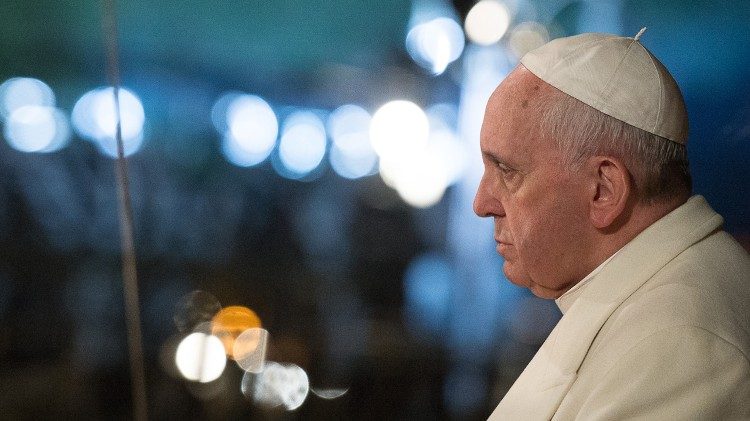 Papež: Nikoli opustiti <strong>sanj</strong> o <EM>svetu brez vojn</EM>