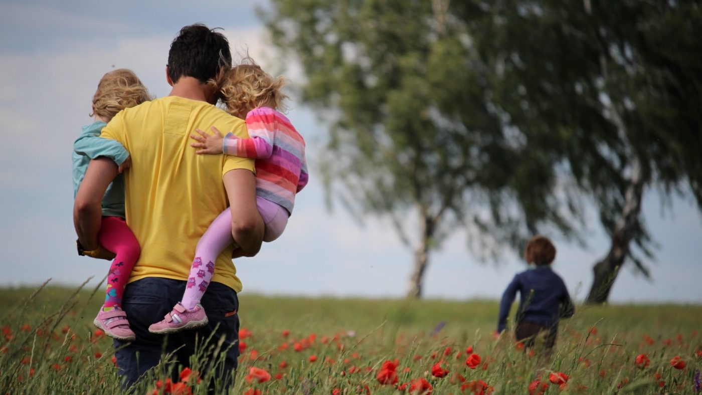 juliane-liebermann-O-RKu3Aqnsw-unsplash (1) <em>Amoris Laetitia: </em><strong>Simpozij o strategijah</strong> za pastoralno izvajanje