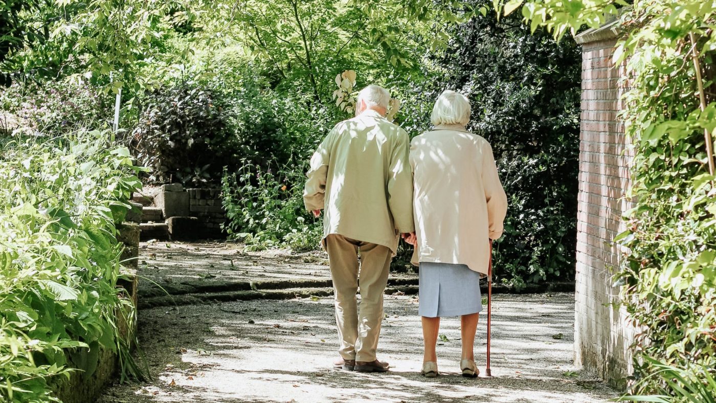 micheile-henderson-PpZasS086o1s-unsplash Beseda <strong>bolnikom</strong>, <em>starejšim</em> in njihovim prijateljem