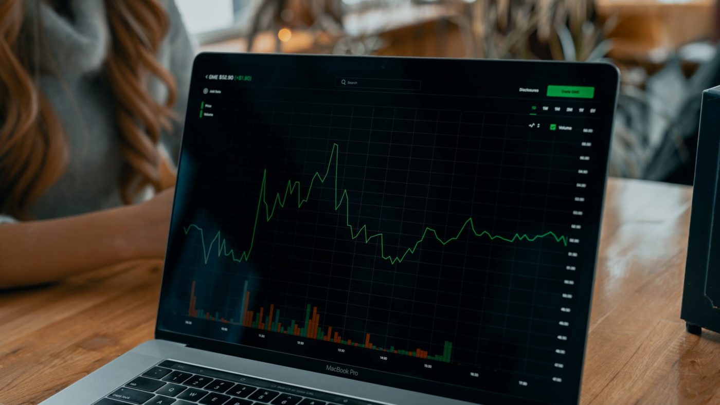 tech-daily-ztYmIQecyH4-unsplash Papeževo <strong>video sporočilo</strong> za <em>letno srečanje Krščanskega združenja poslovnežev</em>