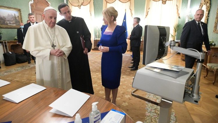Papež Frančišek: <strong>Slovaška</strong> je poklicana biti <em>sporočilo miru v osrčju Evrope </em>