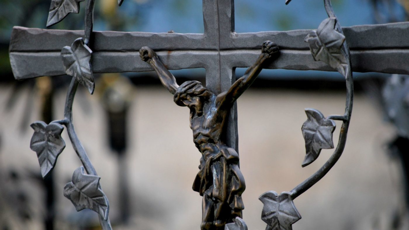križani Apostolska penitenciarija <strong>popolni odpustek</strong> podaljšala do <em>konca novembra </em>