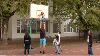 Posnetek zaslona, pričevanje družine Mejak <strong>Pričevanje družine Mejak</strong> ob Tednu za življenje: <em>video</em>