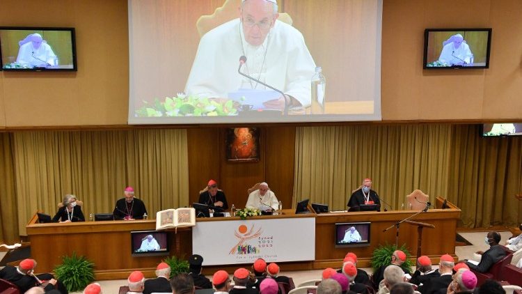 Papež ob začetku sinode: <strong>Soudeležba vseh</strong>, <em>protagonist je Sveti Duh</em>