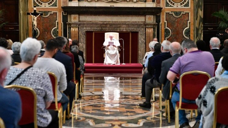 Pri papežu <strong>Frančiškov svetni red</strong>: <em>Med običajnimi ljudmi pričevati o Jezusu</em>