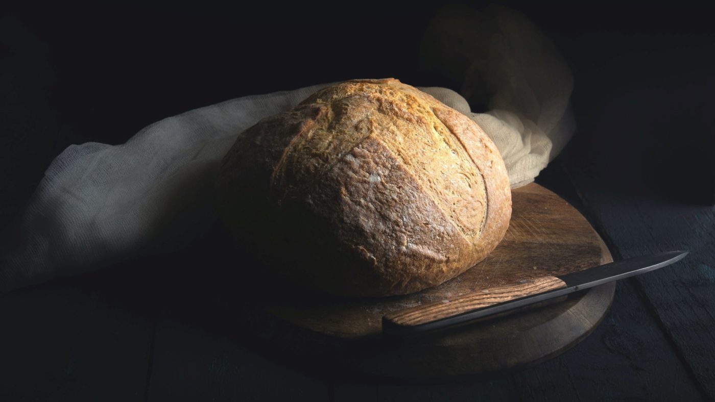 mike-kenneally-NYRuUS8iNWc-unsplash (1) Petek, 1. julij: Jezus pokliče Levija