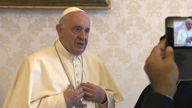 Papež v intervjuju za<strong> Corriere della Sera</strong>: <em>Pripravljen sem se srečati s Putinom v Moskvi</em>