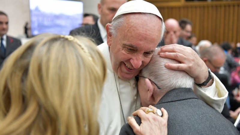 Papeževa poslanica za <strong>2. svetovni dan starih staršev in ostarelih</strong>: <EM>»Še v starosti rodijo sadove«</EM>