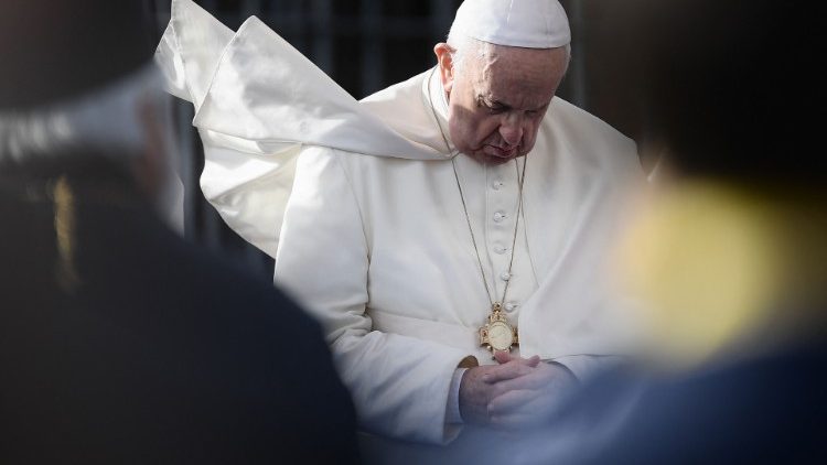 Papež: <em><strong>Smrt pride, da razkrije resnico o življenju in odstrani vse olajševalne okoliščine za usmiljenje</em></strong> (video)