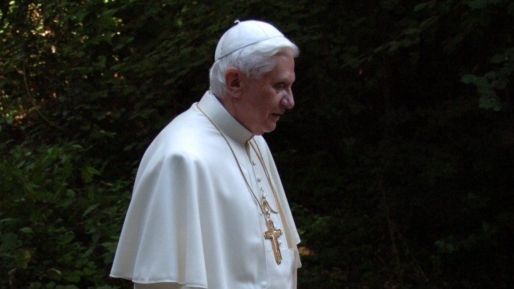 <strong>Zapuščina Benedikta XVI.:</strong> <em>neredko spregledana, zavajajoče prikazana, kritizirana …</em>