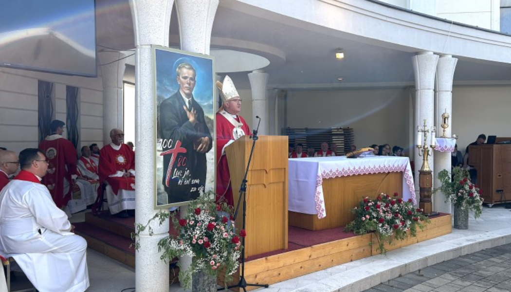 Pridiga <strong>nadškofa Stanislava Zoreta</strong> pri sveti maši na Zaplazu <em>ob praznovanju godu bl. Alojzija Grozdeta</em>