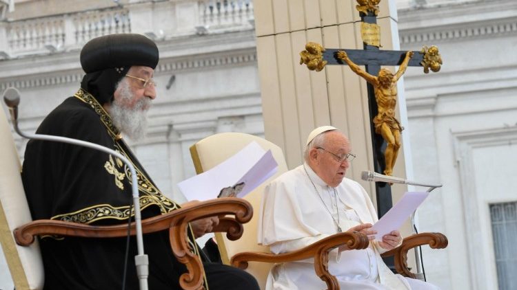 <strong>Na splošni avdienci</strong> ob papežu Frančišku <em>koptski pravoslavni patriarh Tawadros II.</em>