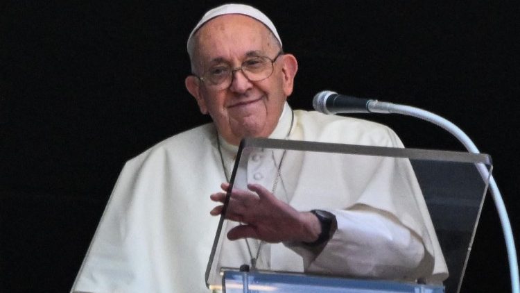 Papež Frančišek <strong>o puščavi in tišini,</strong> ki sta kraja <em>poslušanja, molitve in kjer se pazi na srce</em>