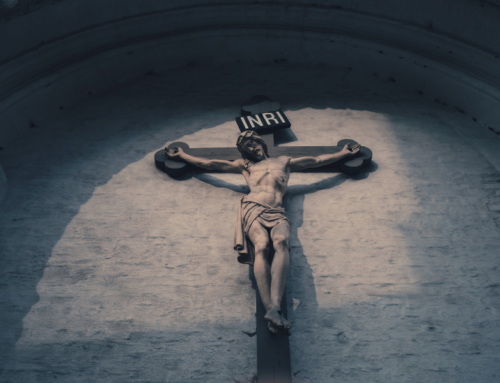 Pravi obraz ljubezni: Kristusov križ izbriše sentimentalnost, idealizem in pomp