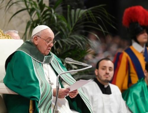 Papež med homilijo ob sklepu zasedanja sinode: Bodimo Cerkev češčenja in služenja