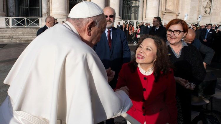 Papeževa kateheza: <em>Evangeljsko veselje</em> <strong>izvira iz srečanja z Božjo ljubeznijo.</strong>