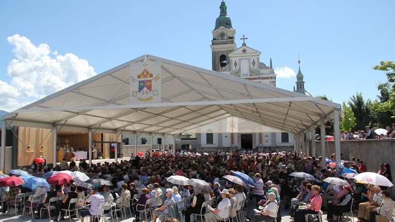 <strong>Teden družine</strong>, 24. 3. – 4. steber: <em>Skupnost</em>
