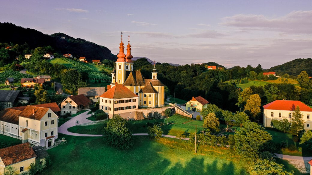 F_sladka_gora-0743-1040×693 4. vseslovensko srečanje <strong>mož, očetov in sinov</strong>: <em>»Romarji upanja – z ramo ob rami”</em>
