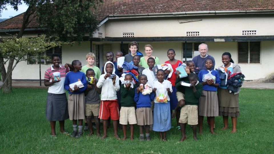 Pomagajte <em>obnoviti kuhinjo otrokom v sirotišnici Kasa</em> (Uganda) in <strong>priskrbeti otrokom topel obrok</strong>