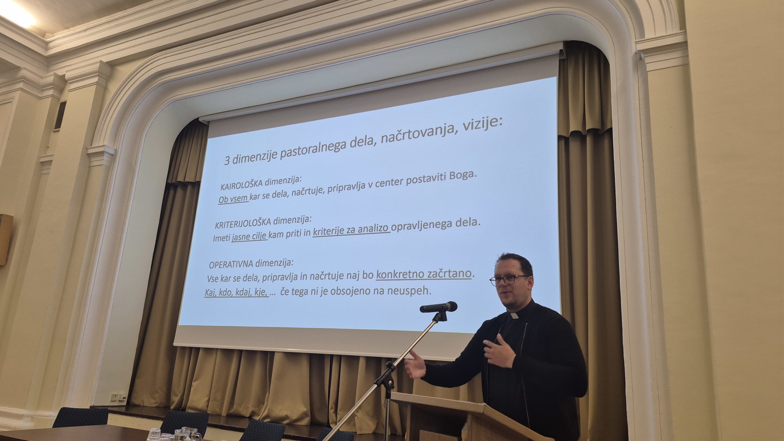 Pastoralni tečaj 2025 v Ljubljanski nadškofiji: <strong>Prihodnost župnije</strong> in <em>odnos duhovnik-laik</em>