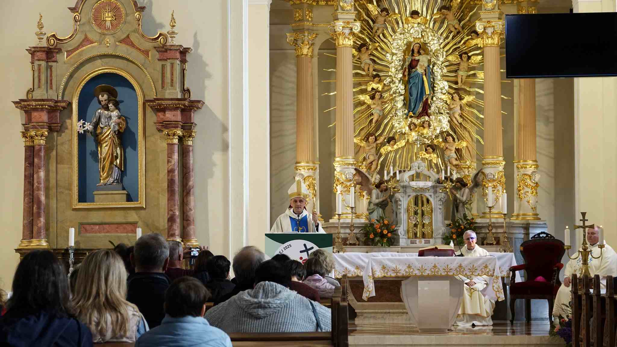 <strong>Razporočenost</strong> ni le <em>rana</em>, temveč lahko postane tudi <em>pričevanje</em>