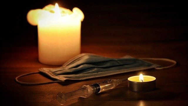 <strong>Pogovorni večer</strong> s Saro Ahlin Doljak in Janijem Kramarjem: <em>Ko življenje govori</em>