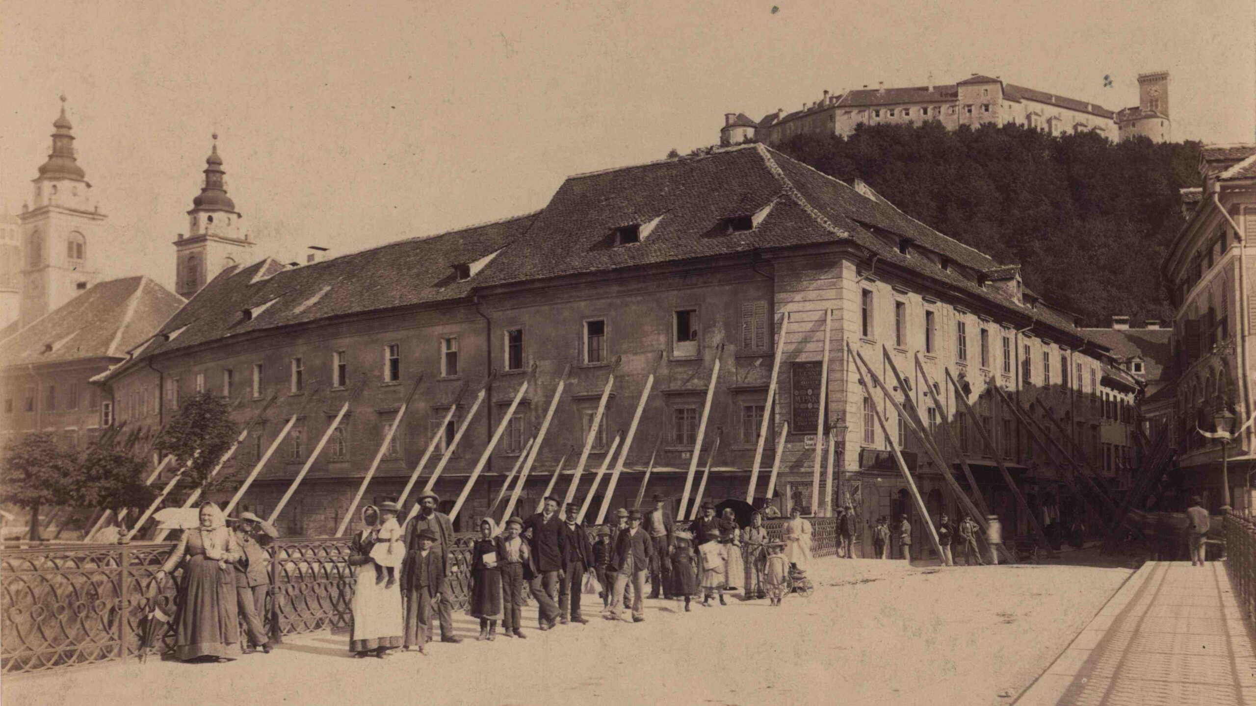 <em>Velikonočna zaobljuba</em> Ljubljančanov za <strong>protipotresno pobožnost</strong>